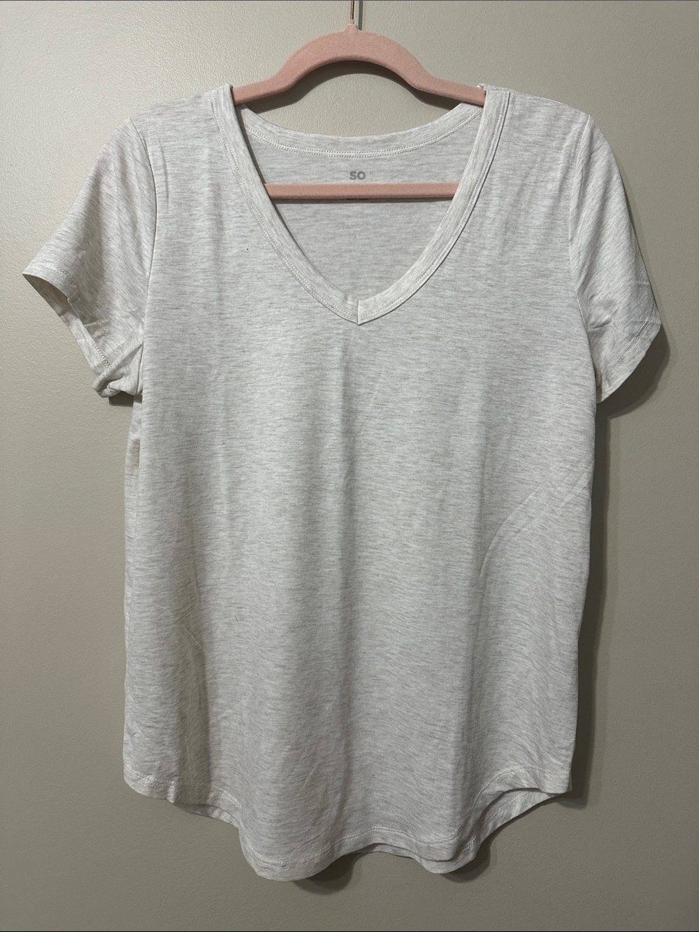 SO Women's Short Sleeve V-Neck Tee in Heather Tan